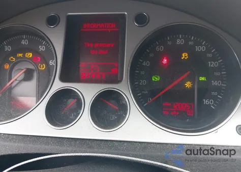 2008 Volkswagen Passat Komfort z USA, uszkodzony, nr VIN WVWAK73C58P042907